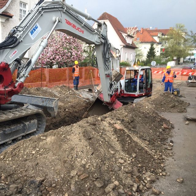 HNG - Nizke gradnje, vzdrževanje cest, hidrotehnika, zimska služba, ročno asfaltiranje.